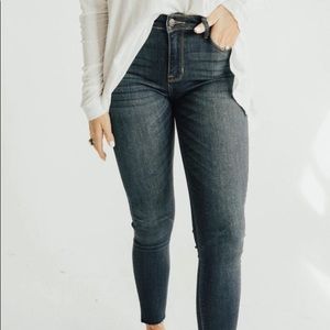 BRAND NEW CARLY JEAN LOS ANGELES HUDSON JEANS!
